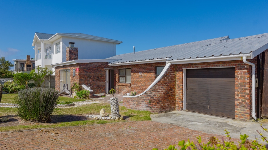 To Let 3 Bedroom Property for Rent in Struisbaai Western Cape